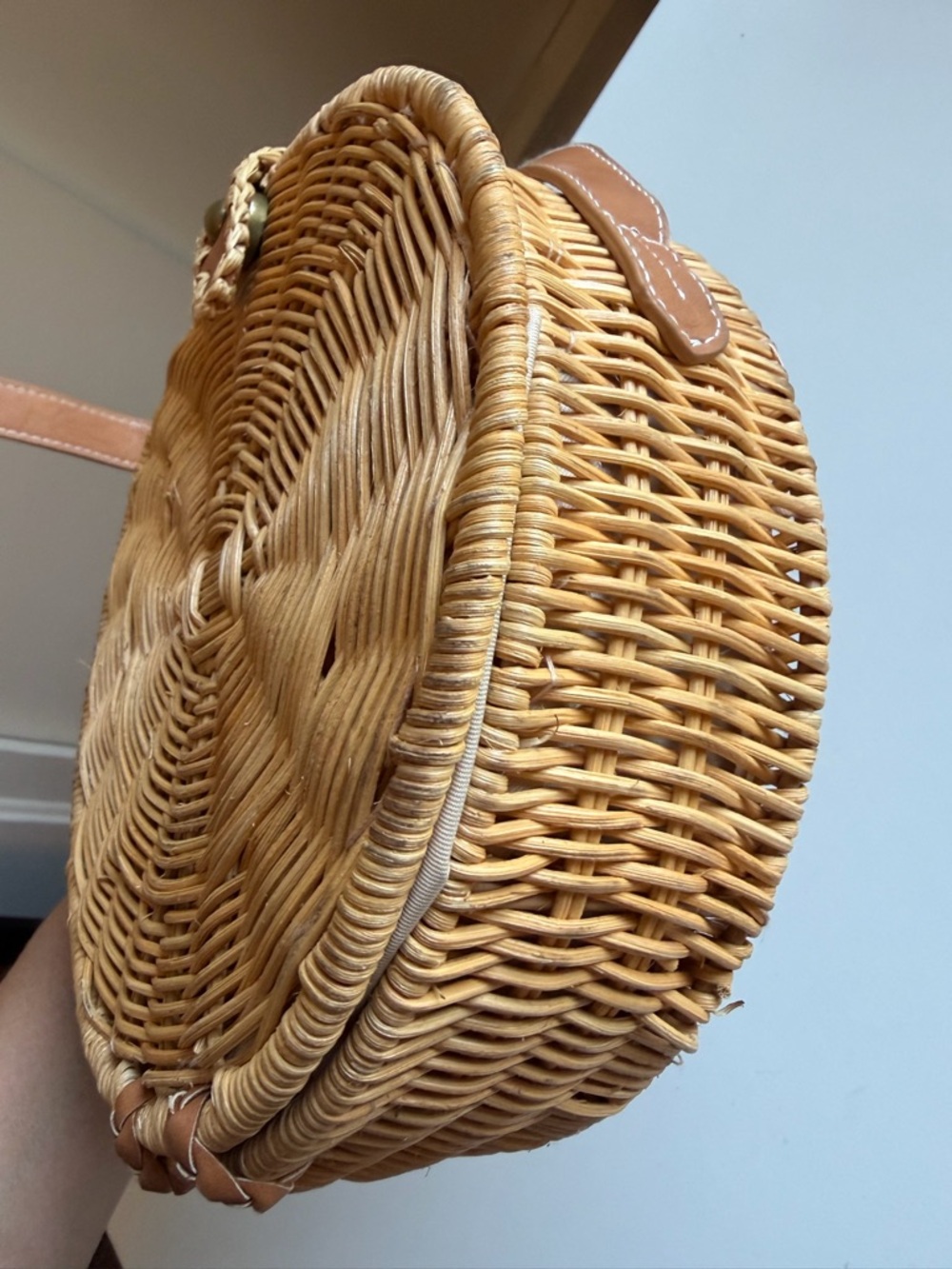 Round Woven Crossbody Bag in Natural/Tan GUC - Picture 8 of 14